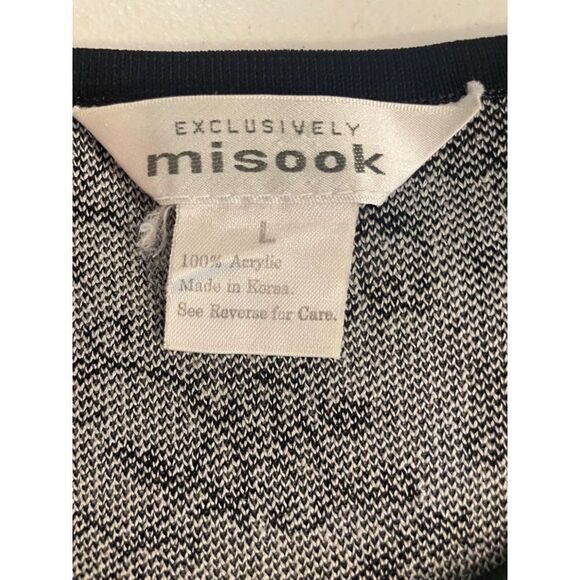 Exclusively Misook Sleeveless Gray Black floral Top Large - Picture 5 of 5